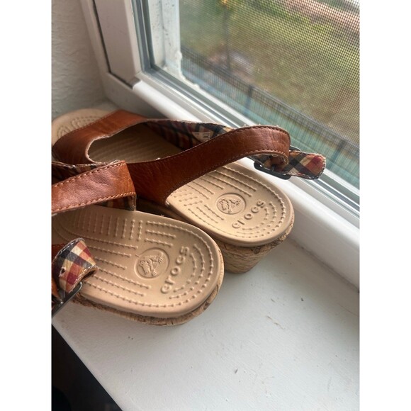 Crocs A-Leigh Women’s Brown Leather Open Toe Wedge Sandal Size 7 - Picture 4 of 9